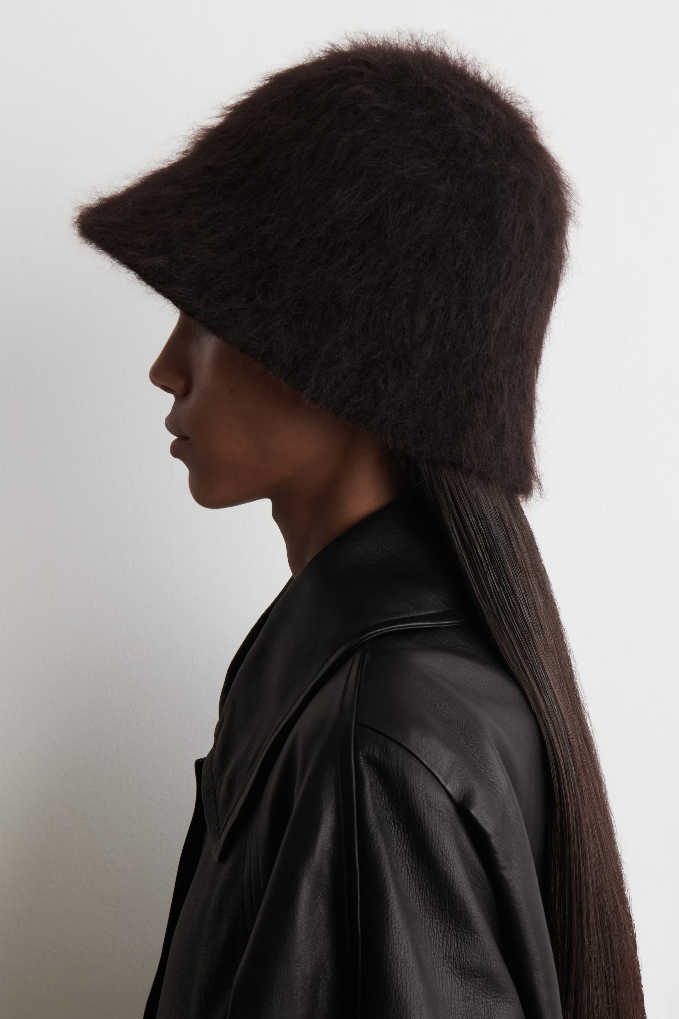 MOHAIR BUCKET HAT - DARK BROWN | COS IE | COS (EU)