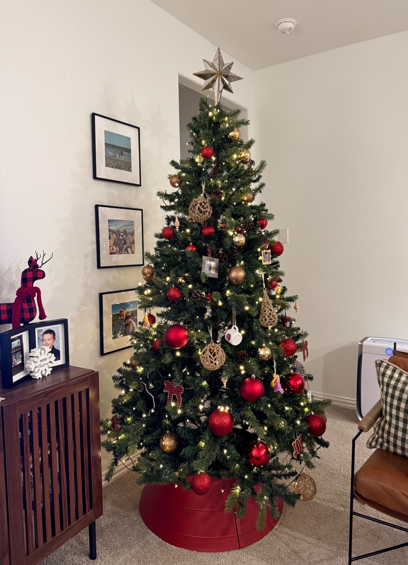  Christmas tree set up 🎄❤️





Christmas time, tree, gold and red ornaments, buffalo plaid ornaments, ball ornaments, magnolia pillow, target, decor, home 

#LTKHome #LTKFindsUnder50 #LTKHoliday
