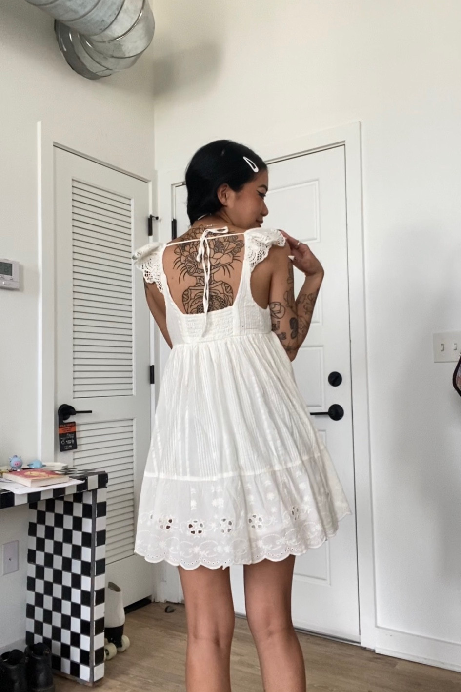 【yonchi】KUMA LACE VOLUME MINI DRESS Lace Off-the-Shoulder Mini Dress