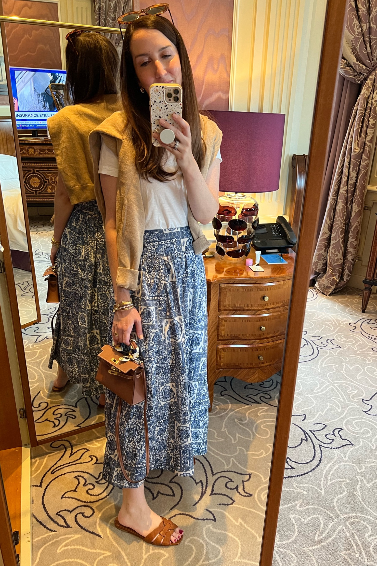 📍🇮🇹 Milan, Italy - easy daytime outfit for travel and summer. Took an XS in the skirt which is now on sale! 

#LTKSaleAlert #LTKTravel #LTKFindsUnder100