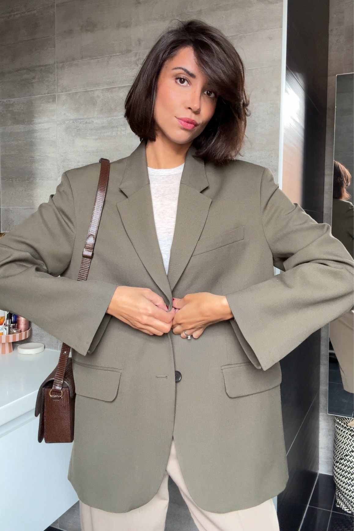 This olive green blazer is perfection 🫒