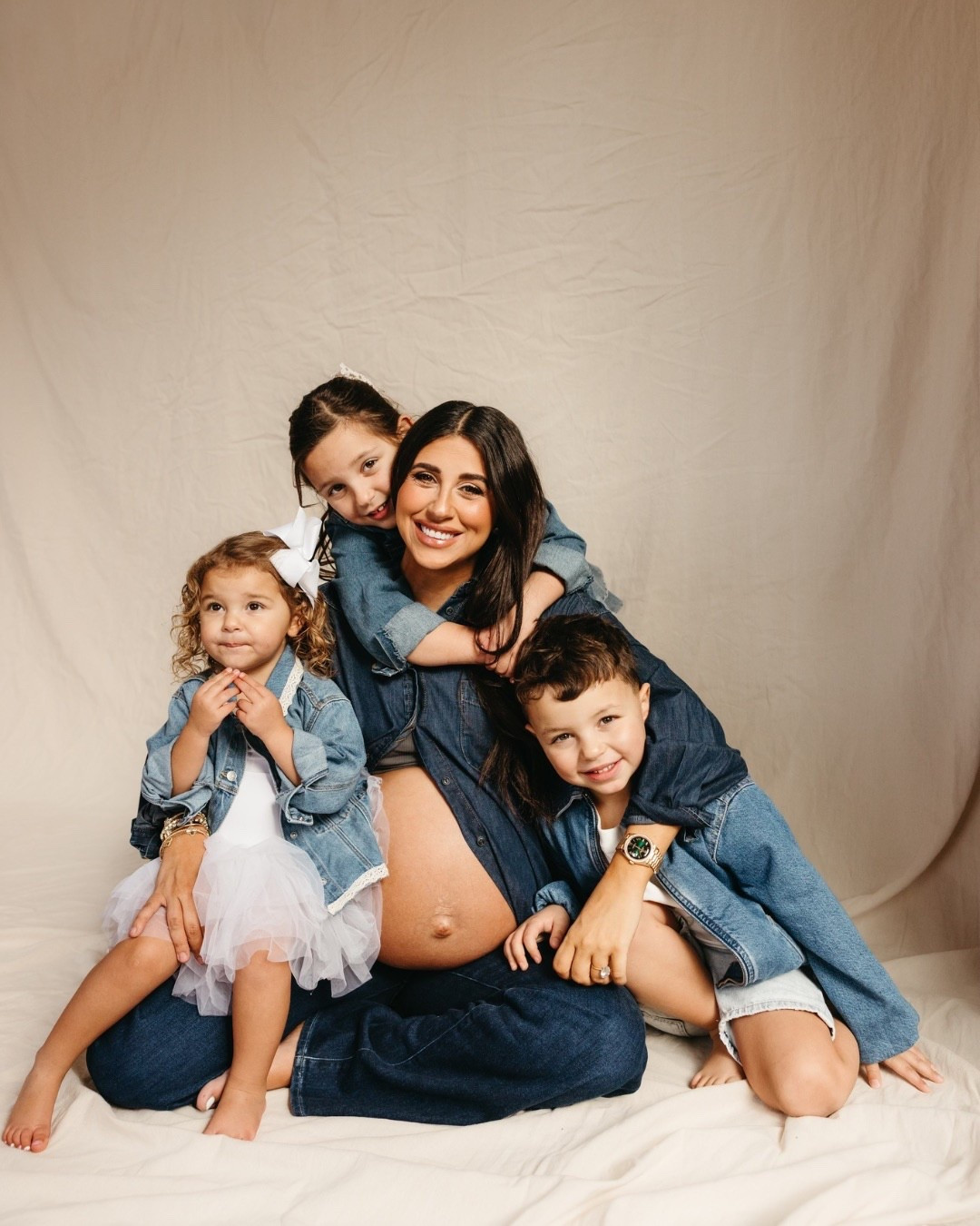 Denim maternity outfits🤍