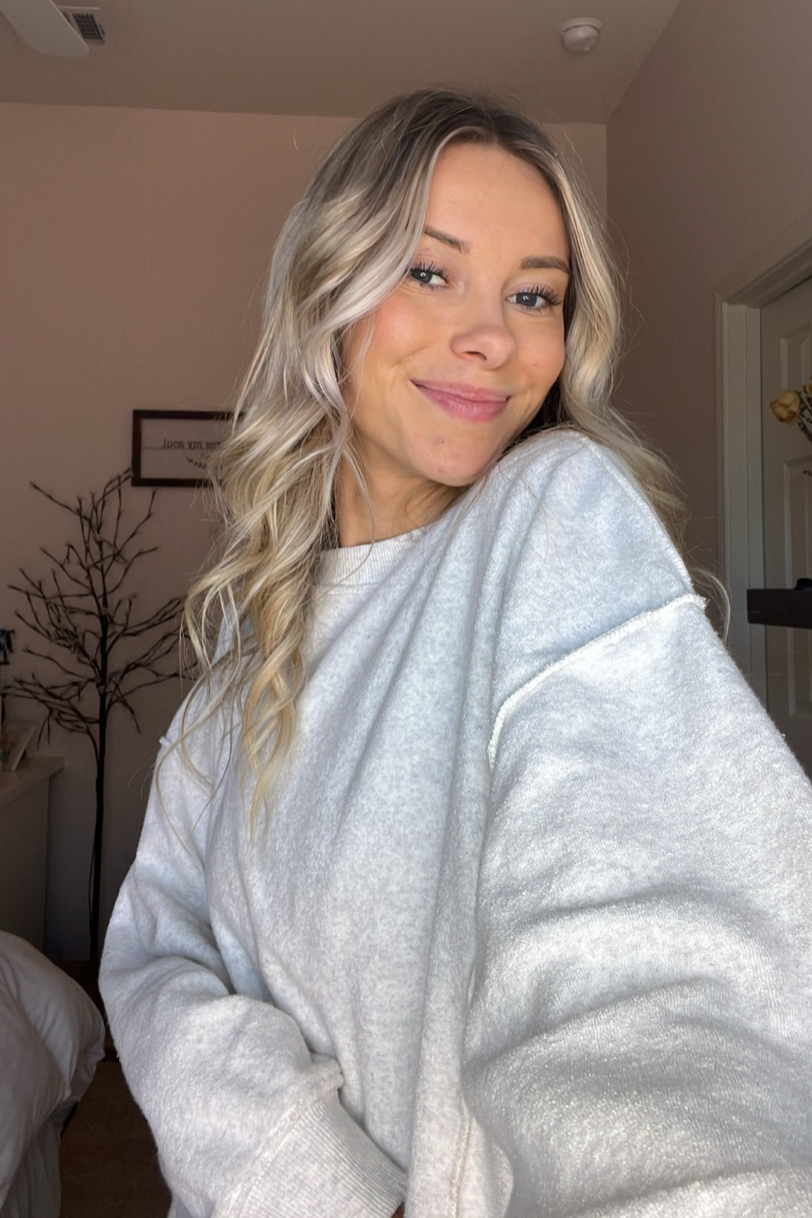 The COZIEST crewneck 🎄❄️

#LTKCyberWeek #LTKHoliday #LTKGiftGuide