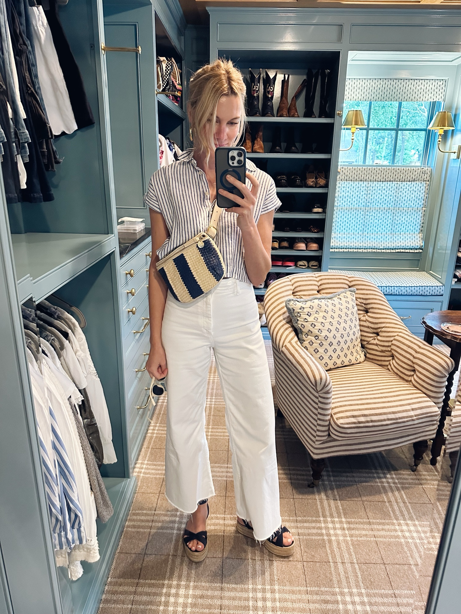 For sizing reference, I’m 5’ 8” and typically wear an xs.
Top- xxs
Pants- USA 4
For a link to the pants, comment “pants” in IG. 
