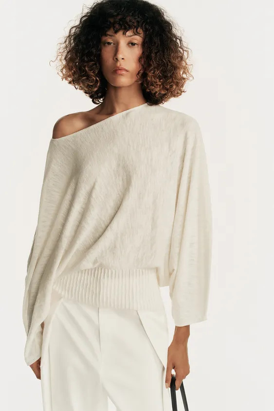 Boat neck jumper with long, drop-shoulder sleeves. Features a fitted, combined hem. | Zara US