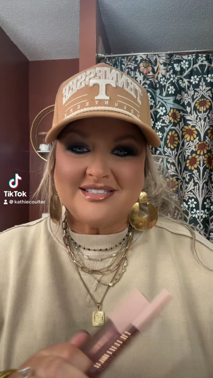 New fall lippies! 💋
Liner 02 Big Bounce
Gloss 11 Brass

#LTKBeauty #LTKStyleTip