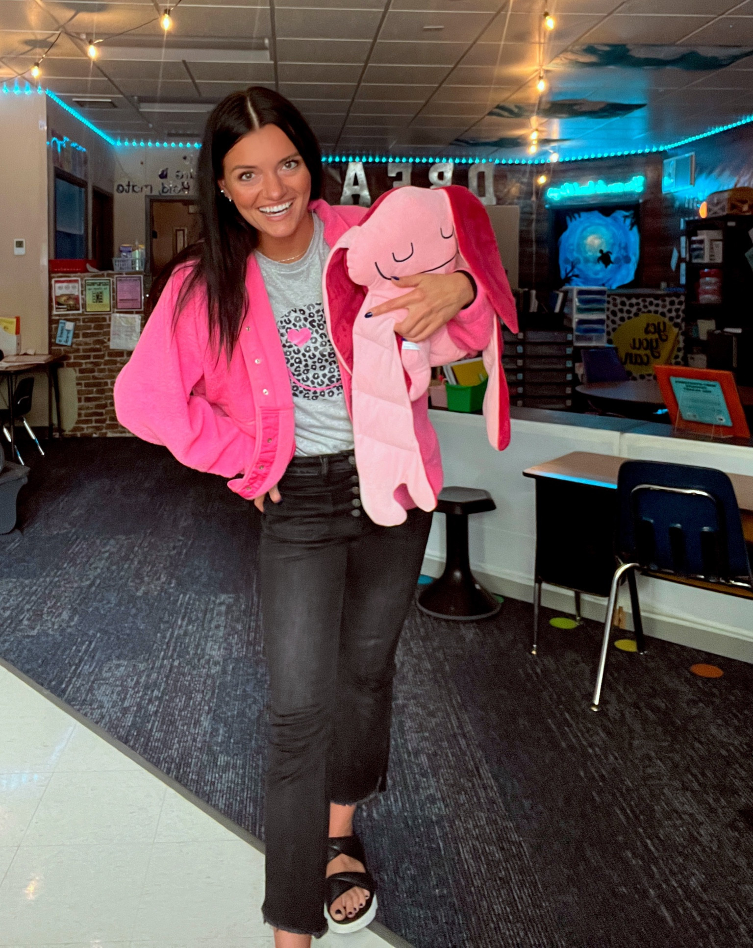 Guess my favorite color 🤭🩷 Sherpa is size medium, shirt is size medium, pants are size 25 (they are very stretchy - you can size down)!