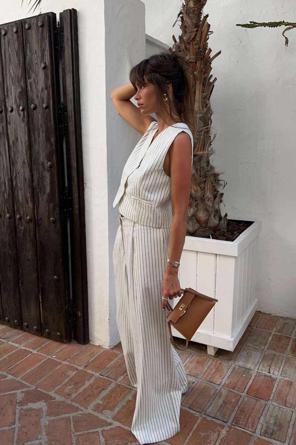 ensemble accordé

ensemble pantalon et veste à rayures fines, pantalon relax fit en tissu stretch à rayures tennis, gilet regular fit en tissu stretch à rayures tennis, ensembles rayures tennis, sac mini Kelly marron #ensembleaccordé #vestesansmanche #matchingset

#LTKstyletip #LTKeurope