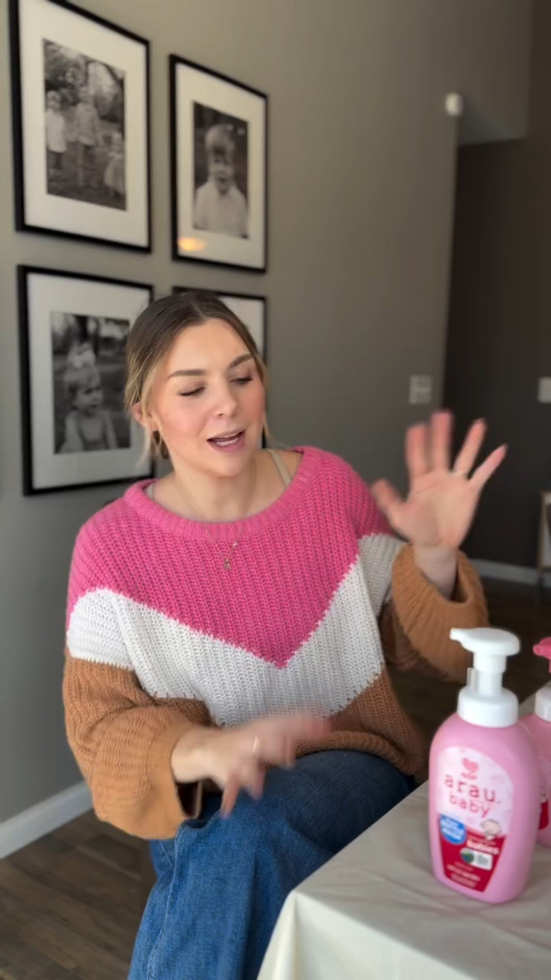 listen up: we’re talking about baby soap. You need a new one. It’s out with the old and in with the new, baby! We love @araubaby.us and you’re going to, too!!!! 

They’re launching inside @freshthyme and they’re having an event in O’Fallon this weekend! I’ll be there Saturday at 10a, so come shop and hang!!! 👏🏼👏🏼

•
#momlife #momlifebelike #araubaby