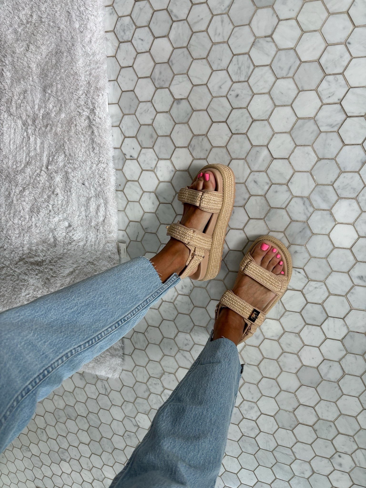 platform sandals on sale! 🙌🏻 been wearing these all summer and they are SO good! 💗

#LTKShoeCrush #LTKSummerSales #LTKFindsUnder100