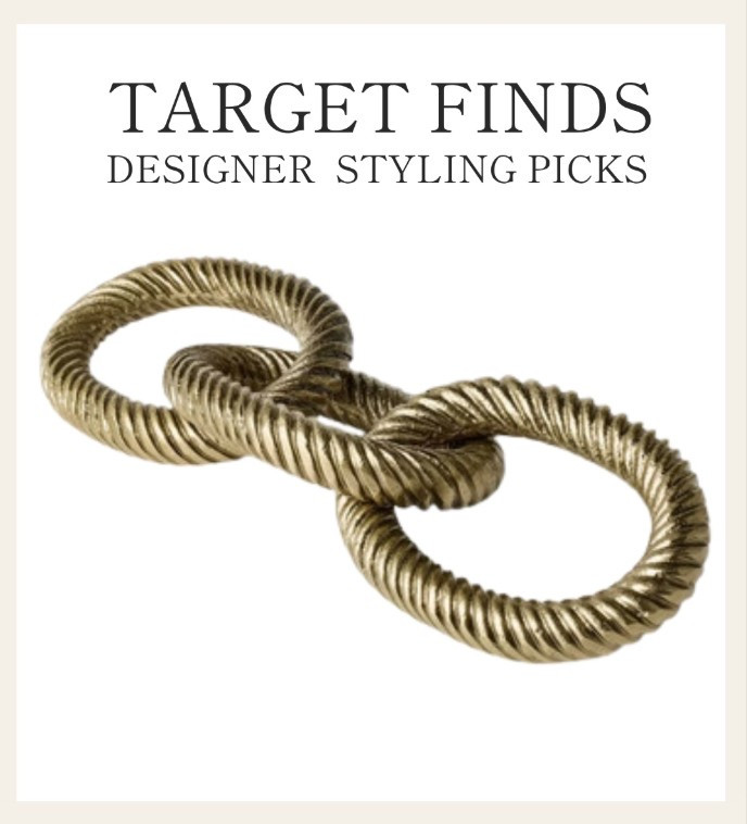 I love using these metal links for coffee table/ shelf styling!