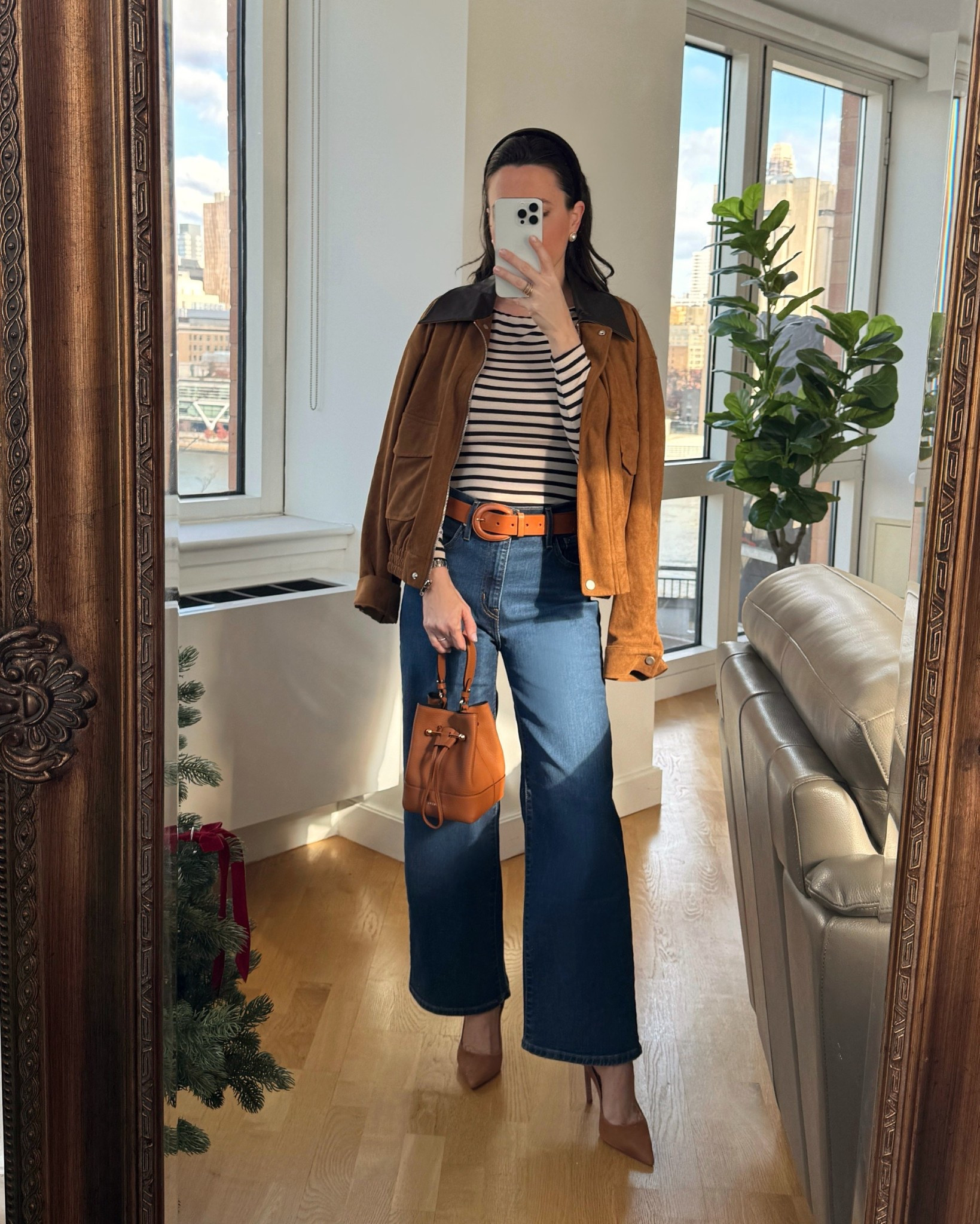 Levis Jeans 25 x 27
Jacket L
Bucket bag
Suede pumps

#LTKootd