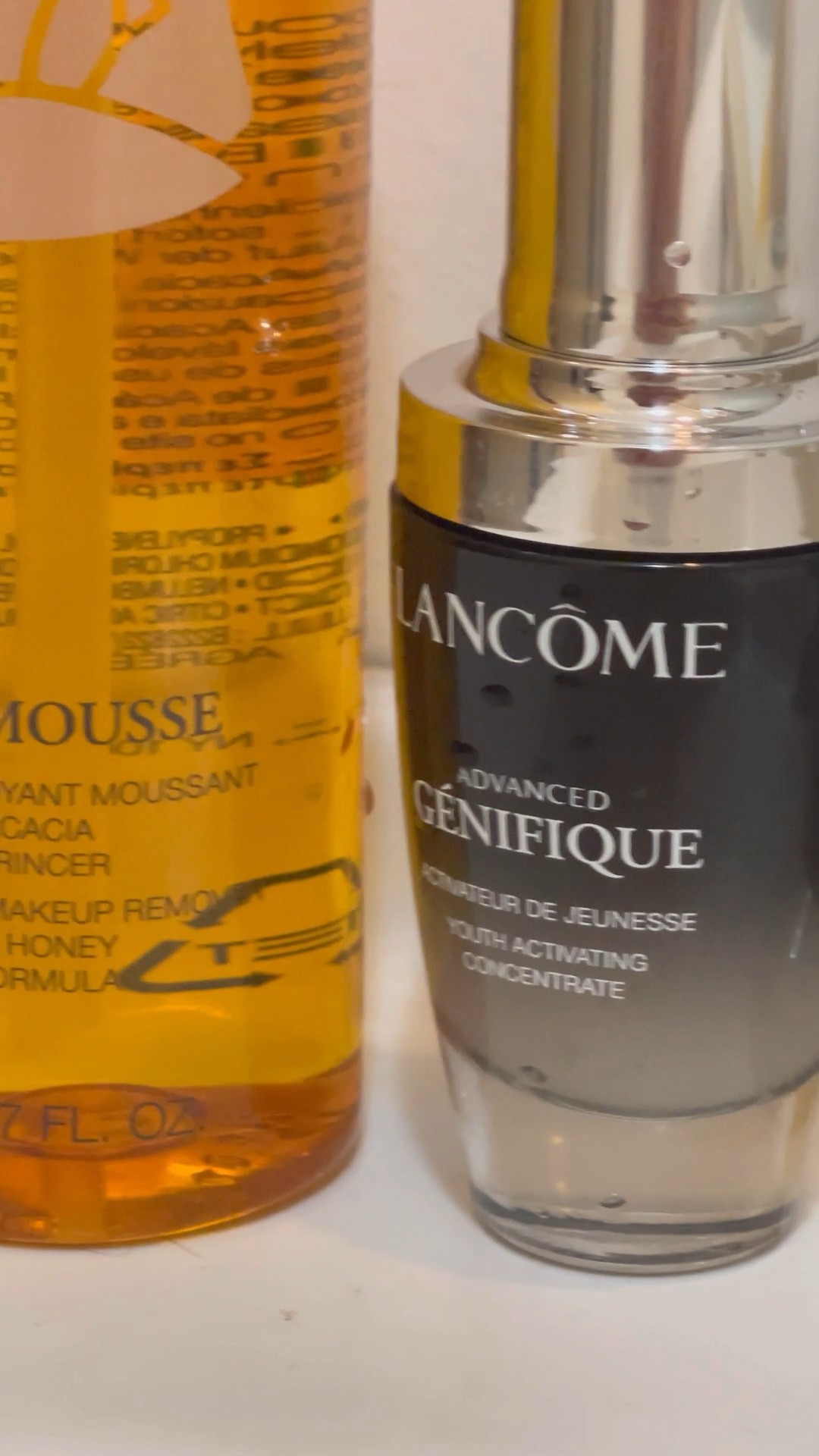 ROTINA NOTURNA COM LANCOME 

🌟Demaquilante Miel-En-Mousse. Entrega o que promete, retira a maquiagem deixando a pele com toque de veludo, ele tem uma textura em óleo que vira uma espuma quando entra em contato com a água e remove muito bem a maquiagem sem precisar esfregar muito.

🌟Sérum Génefique Youth Activating. O tipo de produto que eu gosto, levinho, rápida absorção e efeito instantâneo, já da pra ver a pele mais radiante logo depois da aplicação dele, pronta pro sono da beleza e juventude.

#LTKbeauty