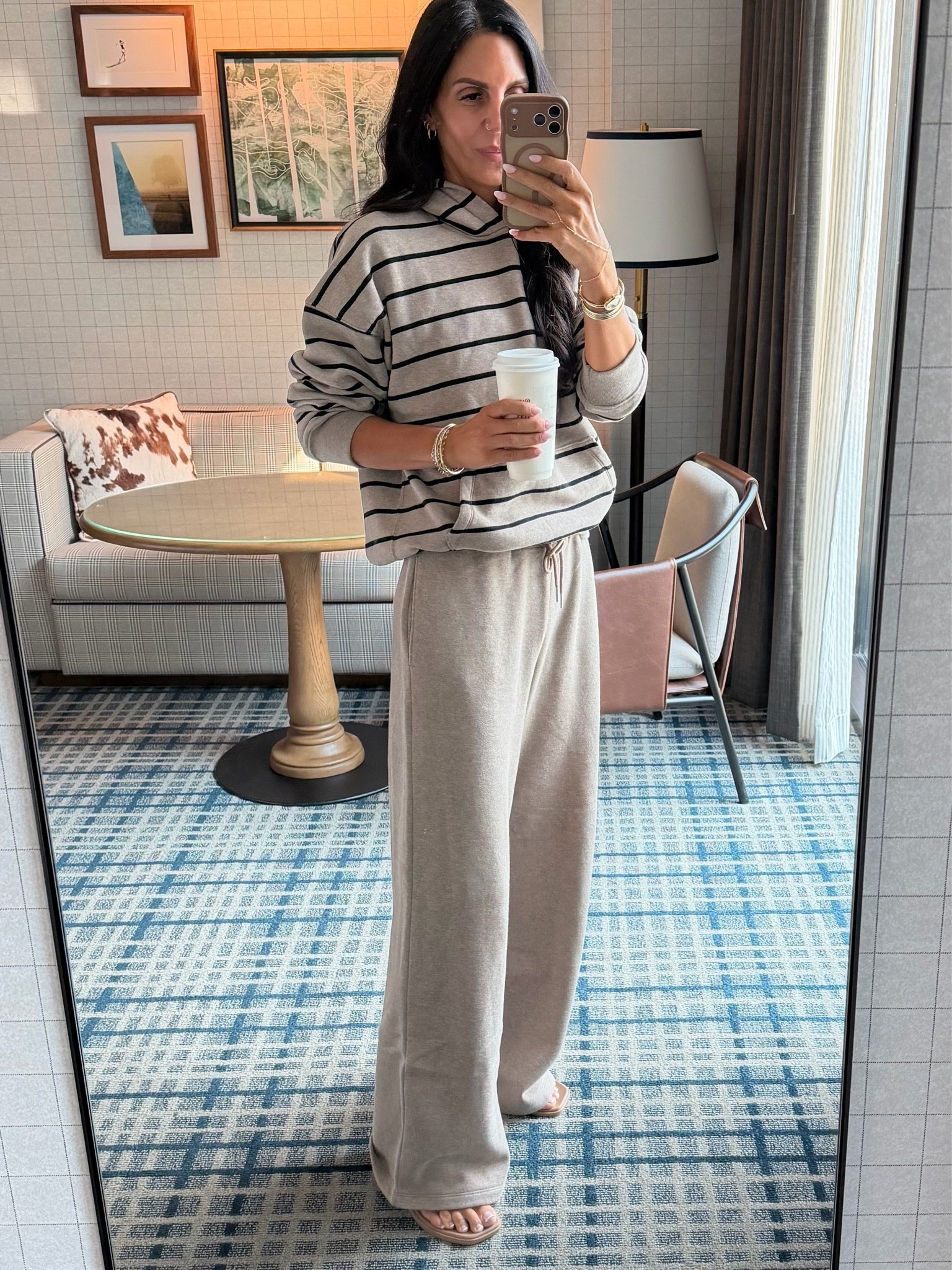 Morning Run 
One of my favorite everyday comfy pants and sweatshirt from @abercrombie 
Sweatshirt - medium 
Pants are a medium tall

#LTKCon #LTKU #LTKSaleAlert