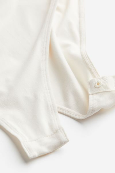 Body con escote en V - Crema - MUJER | H&M ES | H&M (FR, IT, ES, PT, BE)