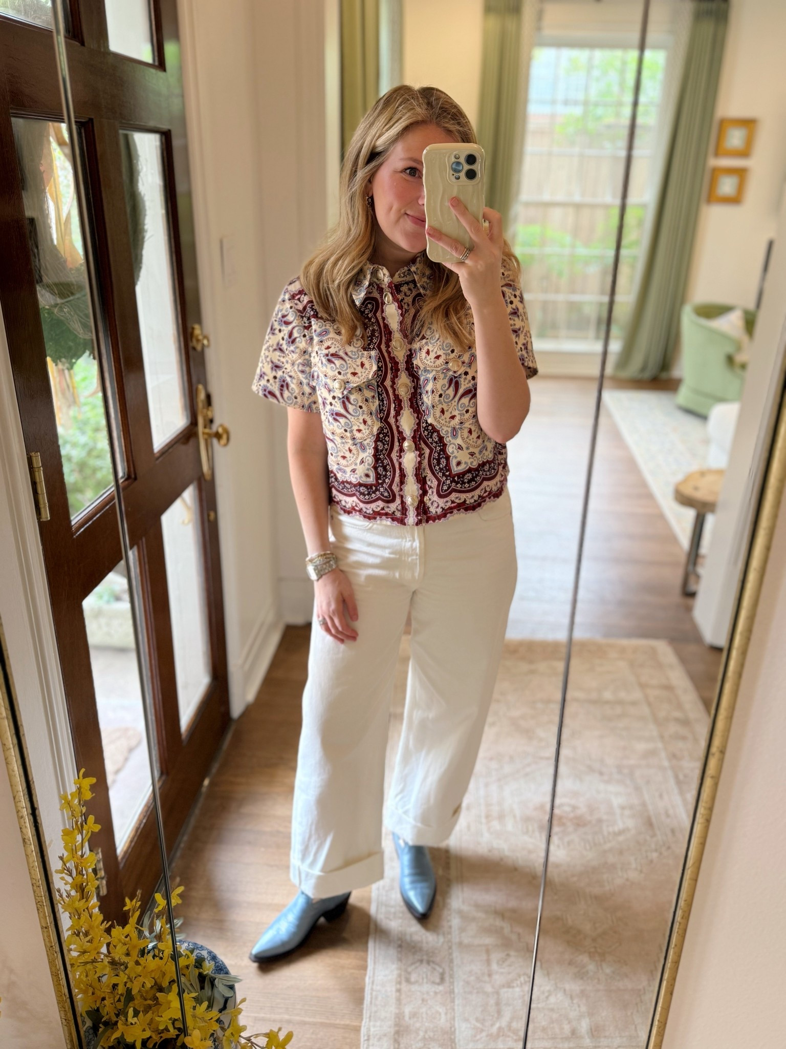 Paisley western shirt
Ivory jeans
Cowboy boots 