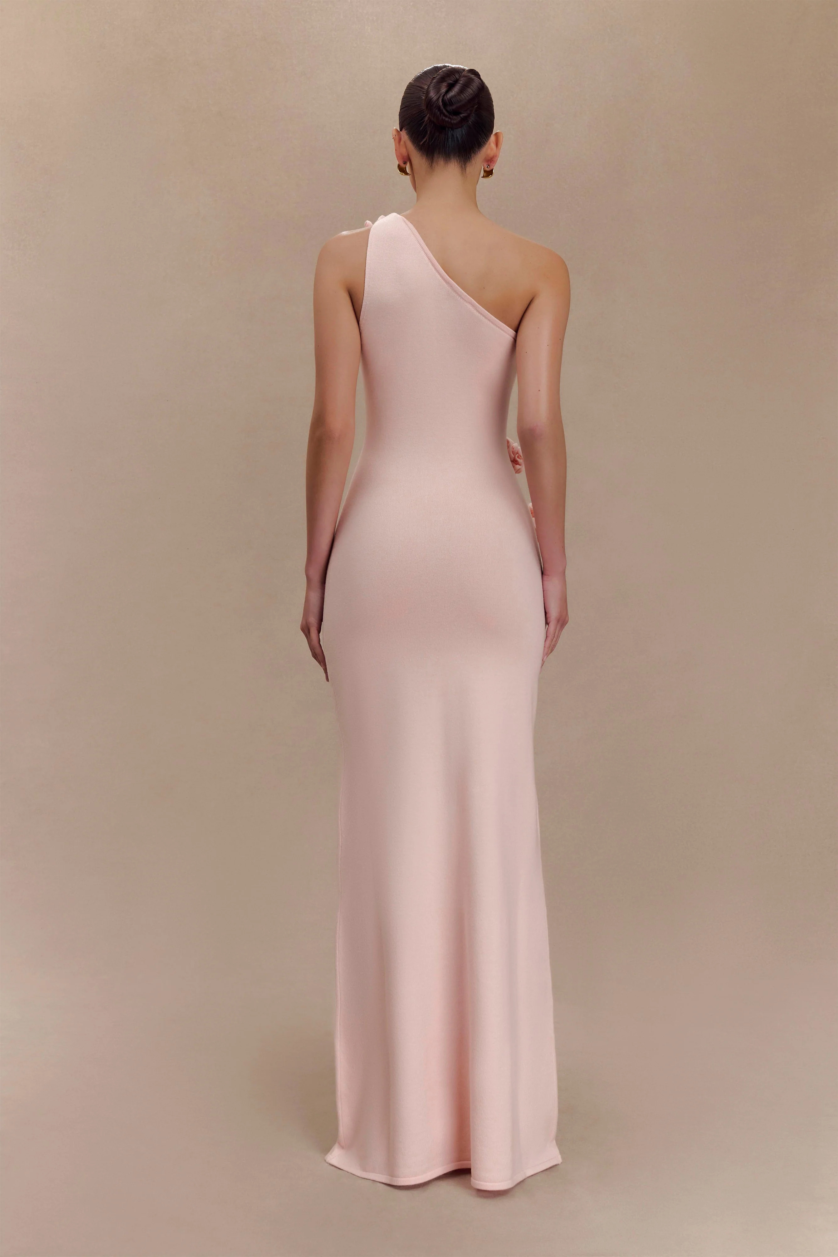 Paloma One Shoulder Knit Maxi Dress With Flowers - Baby Pink | MESHKI US
