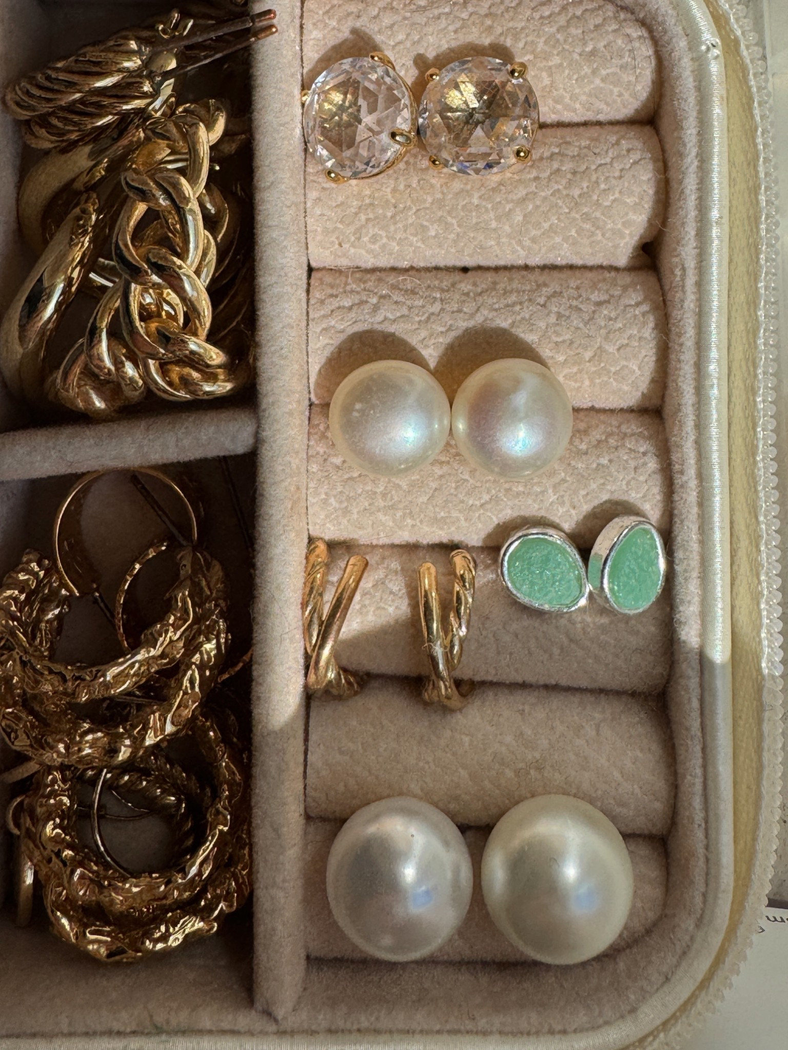 Jewelry Travel Cases - 

I know I say this every time, but I found the CUTeST and most affordable variety of travel cases for jewelry - I could not decide WHICH ones to show you, so I tagged  just a few styles that caught my eye 👀✨

Happy shopping!

#LTKGiftGuide #LTKFindsUnder100 #LTKTravel