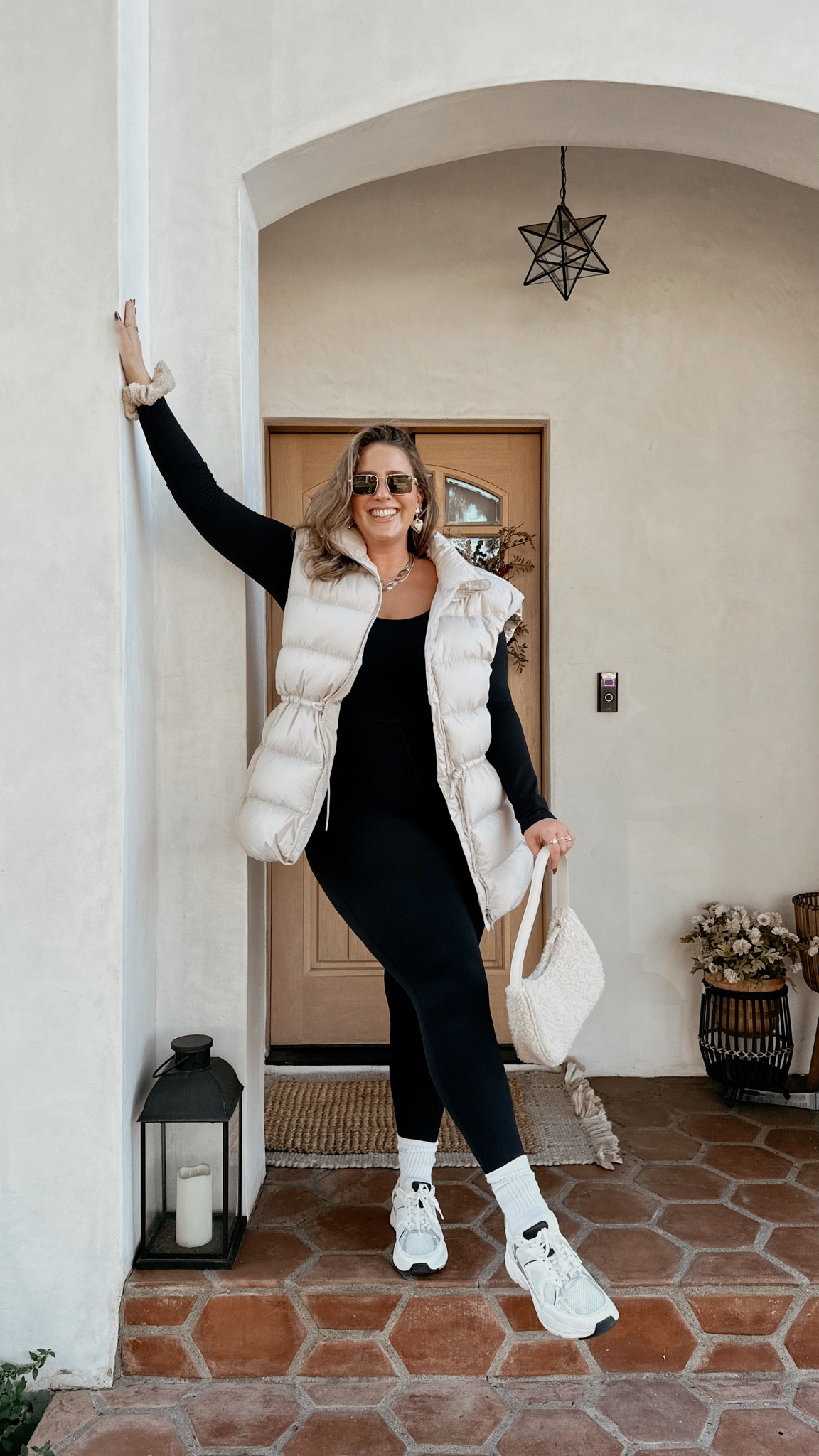 Winter OOTD | Day 3

Wearing a size XL y’all in the puffer!

My jumpsuit is from Aritzia (can’t link it) but linked a dupe below! I also linked similar bags and shoes!

#LTKcurves #LTKstyletip #LTKunder100