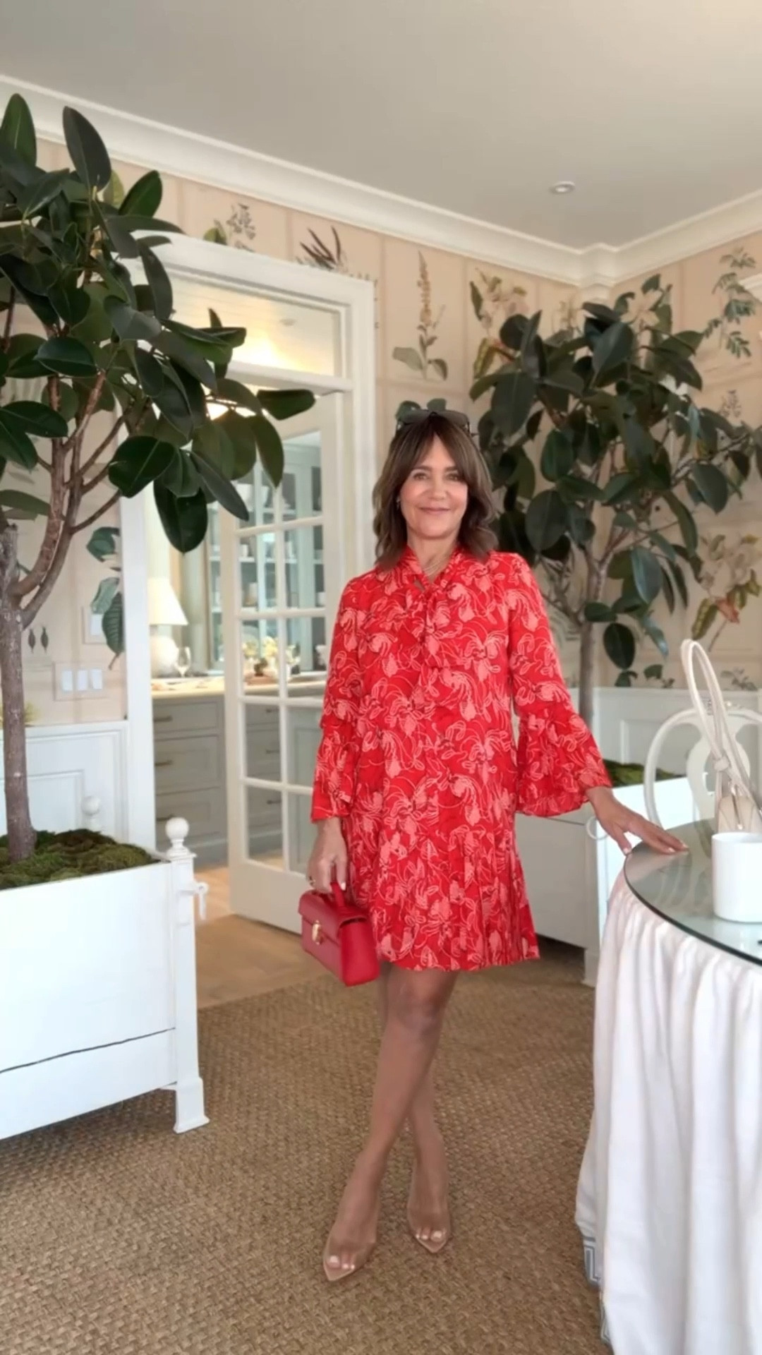 I love red for spring, and this new dress is one of my favorites! ❤️

@saksfifthavenue #saks #sakspartner