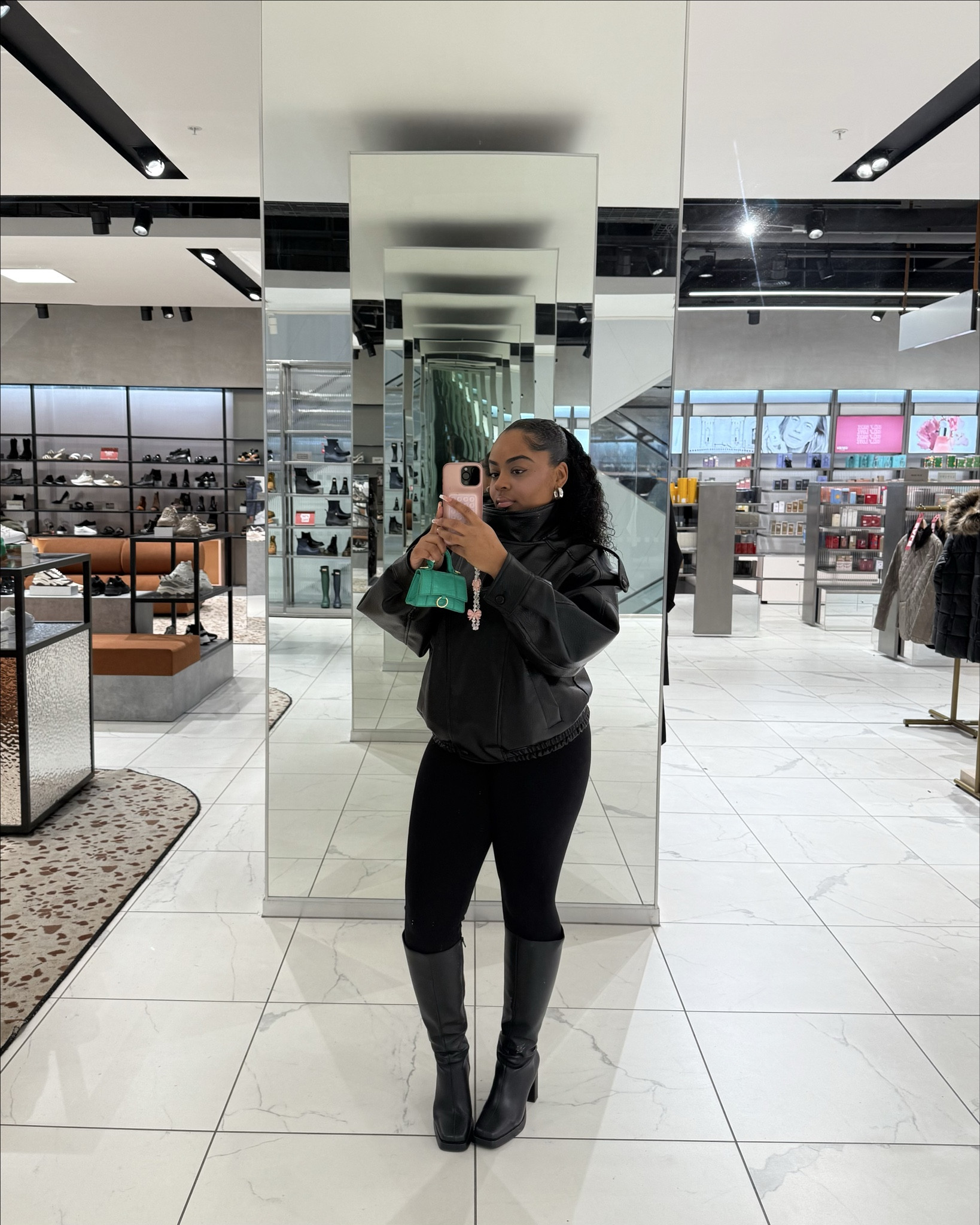 me & an all black fit🖤♾️

#LTKuk #LTKwinter #LTKstyletip