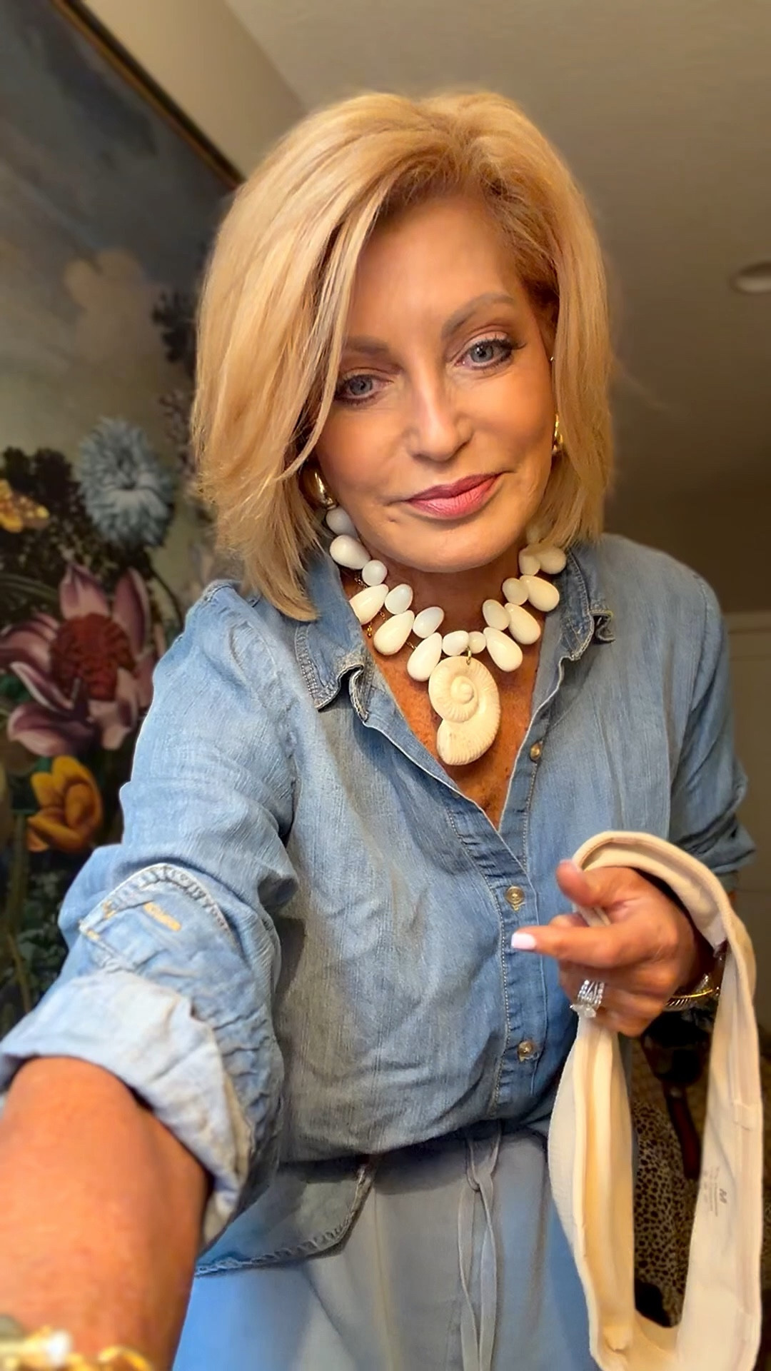 It has silicone grips, smooths & holds in place 🎉🙌

#LTKOver40 #LTKstorytime #LTKvlog