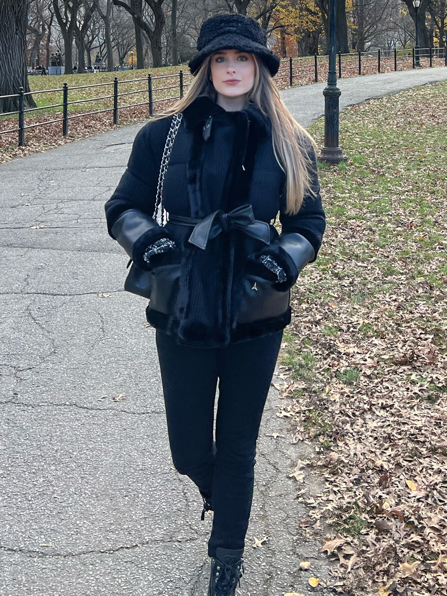 This jacket makes walking around in 30 degree weather enjoyable ❄️🖤 Super warm, deep pockets, ability to bundle up the neck area if you don’t have a scarf! I’m super pleased with how warm this kept me in the cold NYC weather.

#LTKHoliday #LTKSeasonal #LTKGiftGuide