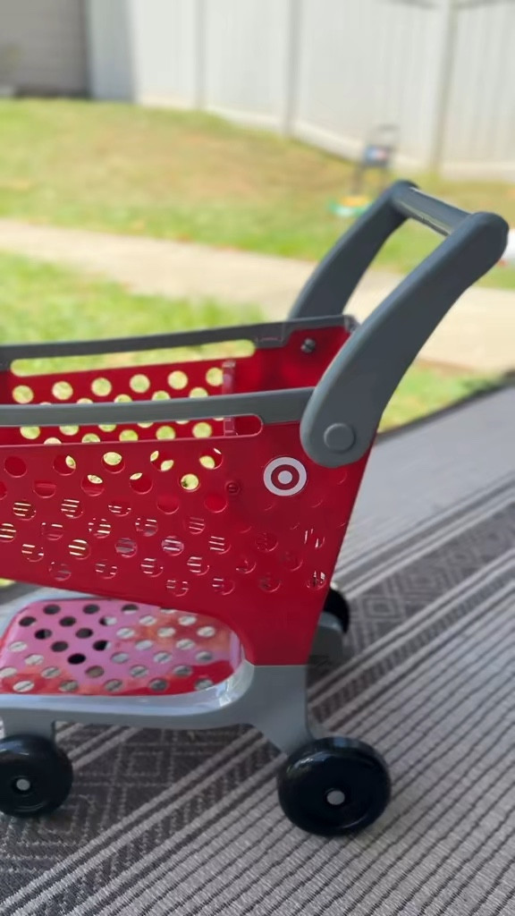Changing the color of the cart to match our playroom 

.


.
.
.
.
#target #targetfinds #valentinesday #valentinesgifts #targetbasket #targetkids #pink 

#LTKKids #LTKBaby #LTKHome