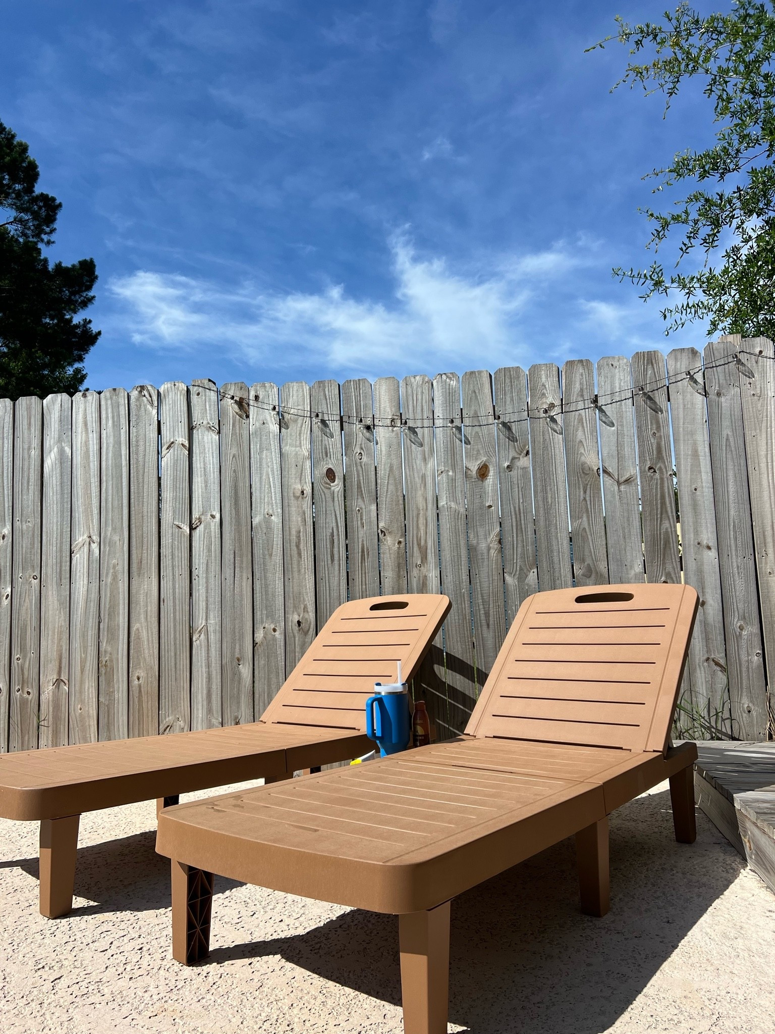 Set of two lounge chairs for the pool with pull out cupholders