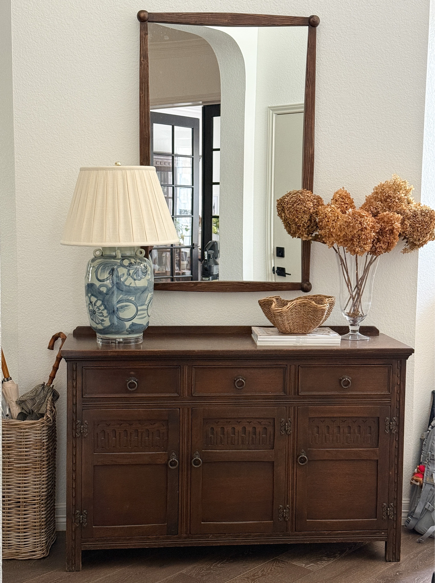 Entry table mirror 

#LTKSeasonal #LTKHome #LTKmomlife