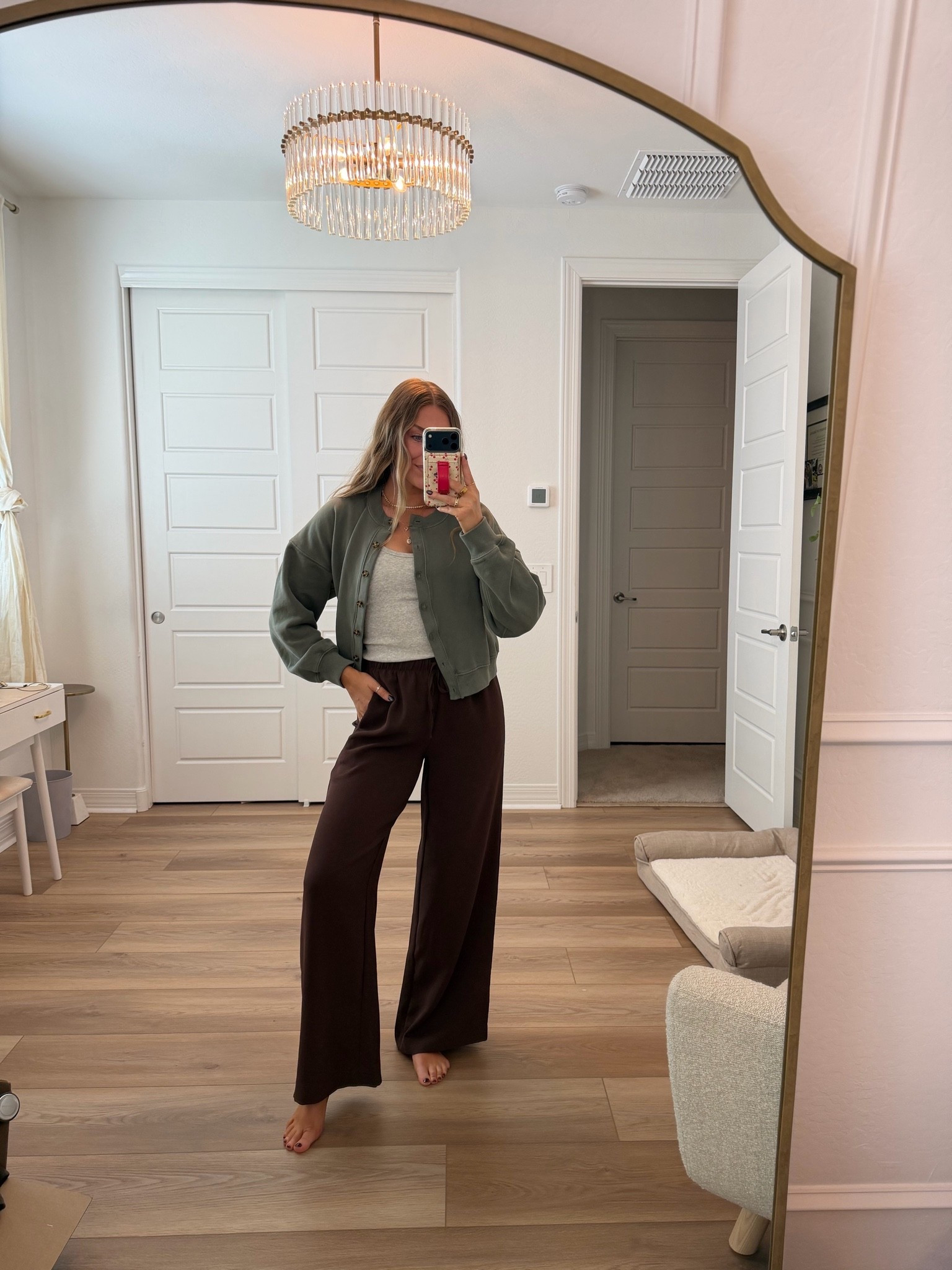 Comfy weekend fit! Wearing a medium in the pants and 31” inseam! And a medium in the sweatshirt cardigan

#LTKootd