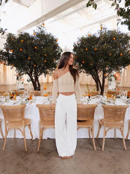 These white trousers from Nonchalant the Label are a staple in my closet.🍊