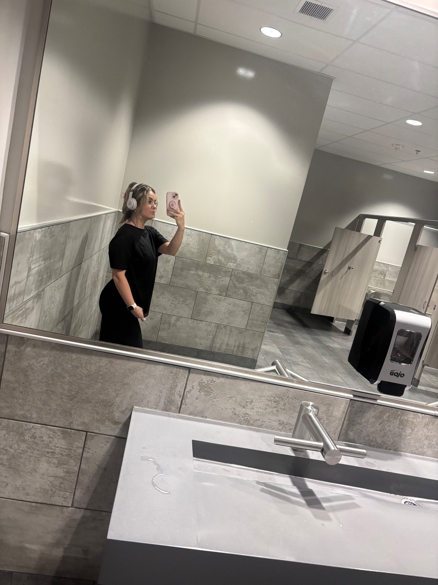 $6 gym pump tee that’s light weight—— say less! I love to wear these when the luteal phase is in full effect! 



#LTKActive #LTKSaleAlert