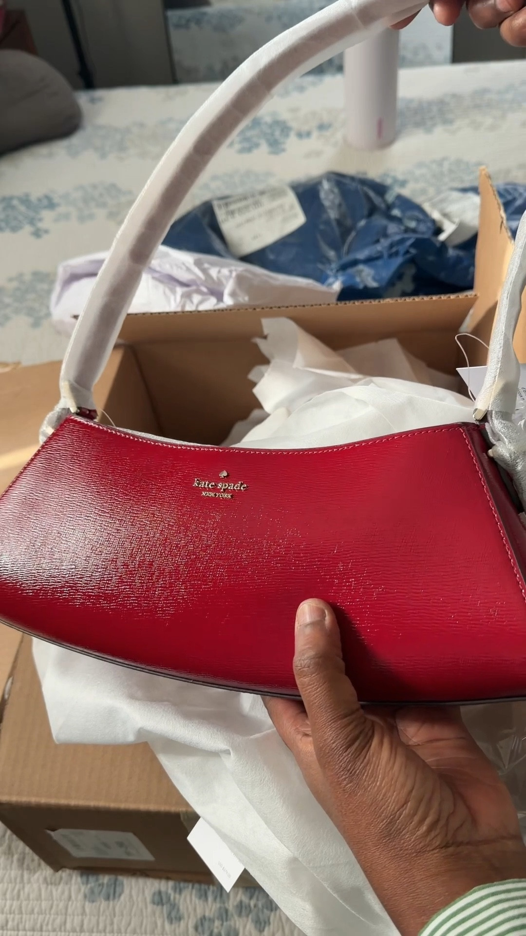 I couldn’t resist this red shoulder bag moment 
It’s the perfect pop of color for winter + early spring—polished enough for work, but still fun with denim and a sweater. Heads up: this exact red is sold out (not shocked)  