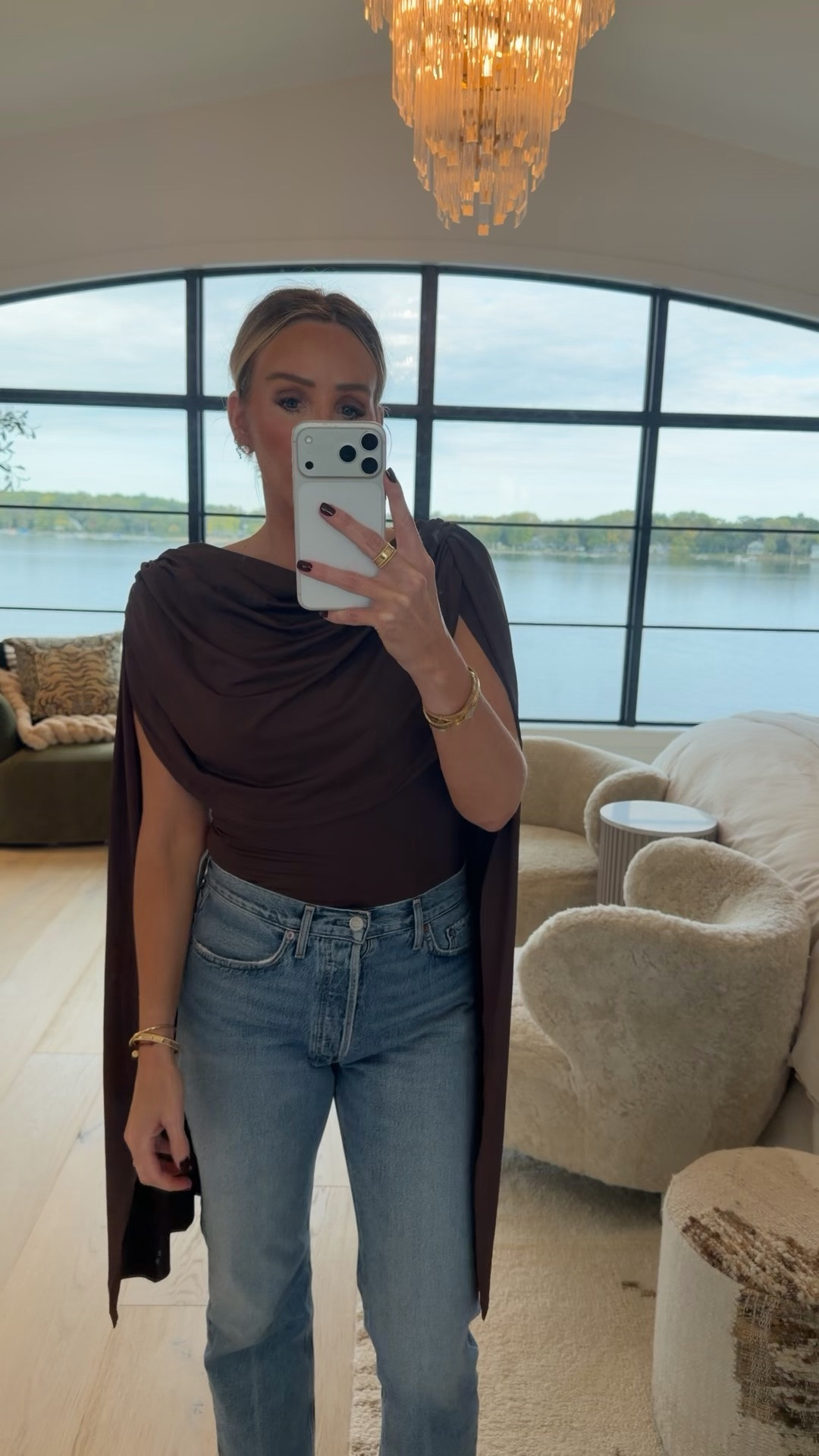 The BEST Amazon top 🤩🤩🤩 I’m in a medium for reference.. exact denim linked too!