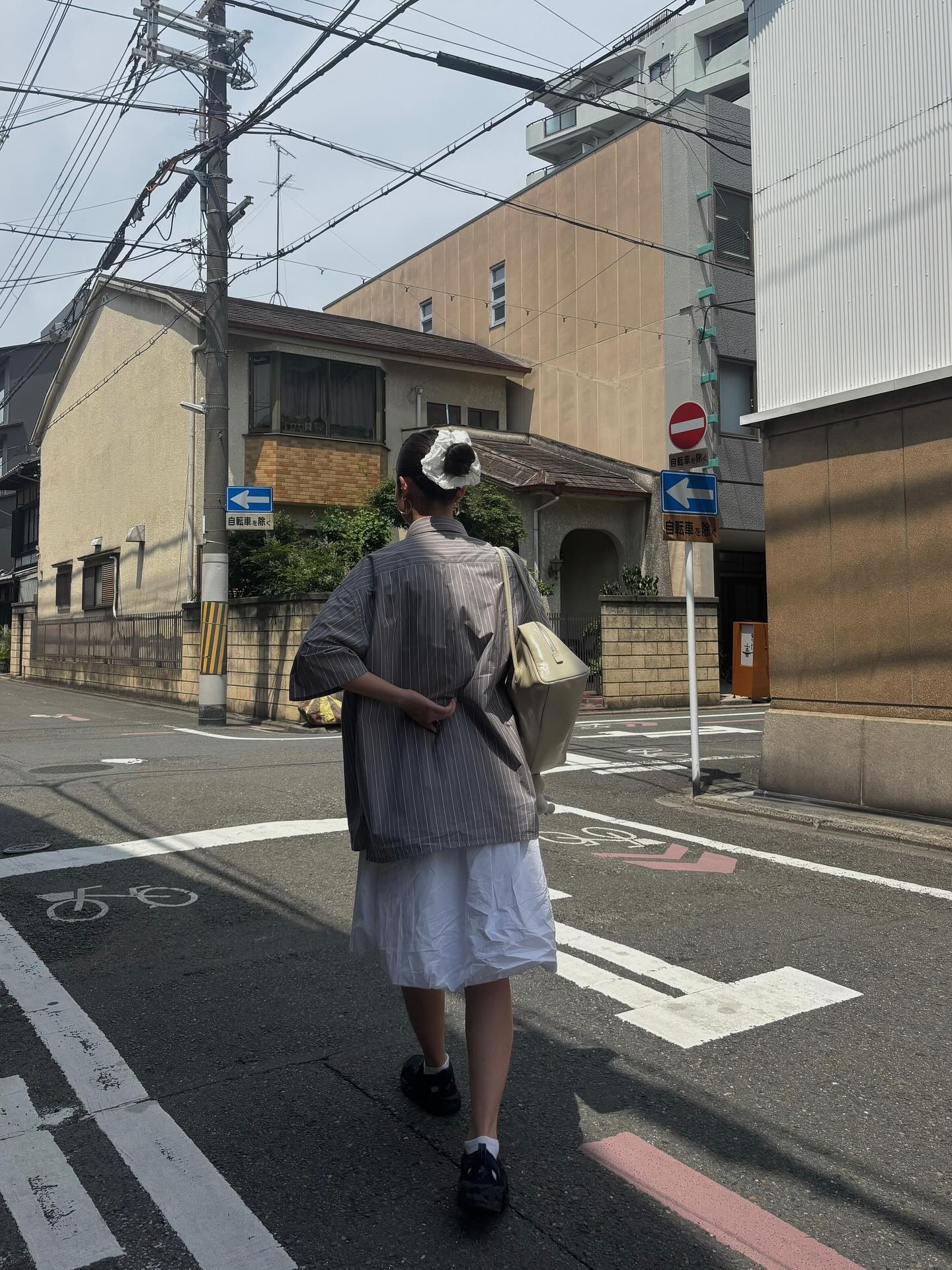 hopping and skipping (*ᴗ͈ˬᴗ͈)ꕤ*.ﾟ