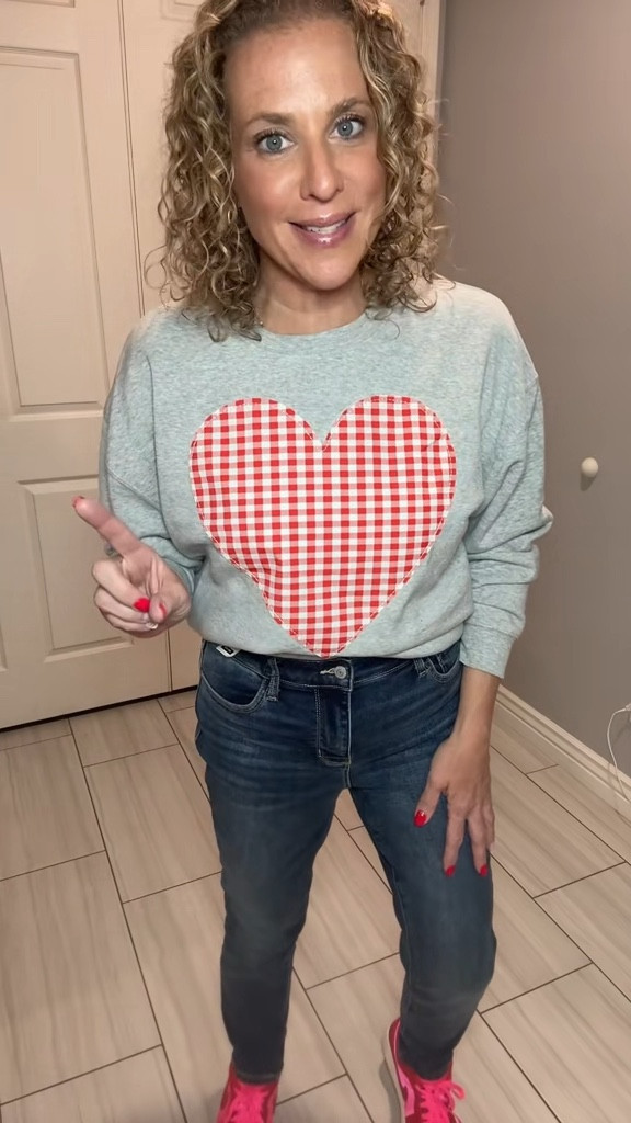 Trust me, once you try these, you'll NEVER want to wear another pair of jeans again in the cold #judybluejeans #judybluelittlemisssunshine
#midrise #skinnyjeans #thermaljeans
#thermaltechnology

#LTKOver40