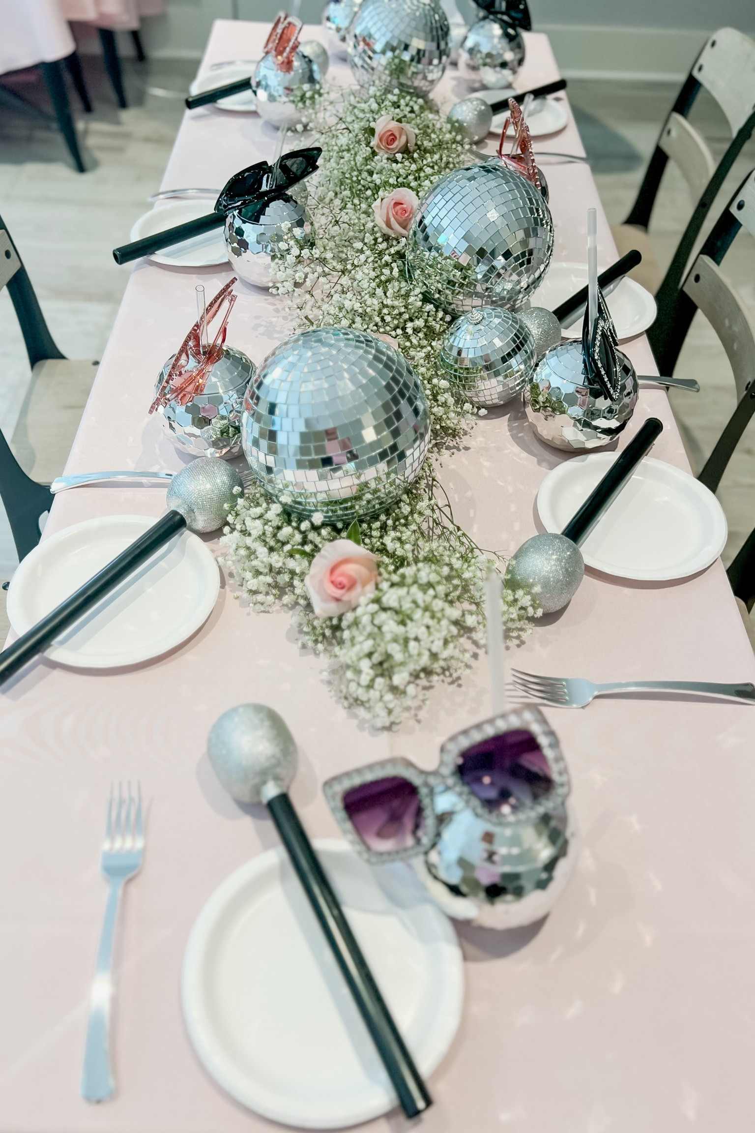 Kids party table 🪩🎶🎤
.
.
.
#disco #three #party #theme #decor #kids #home 

#LTKkids #LTKFind #LTKhome