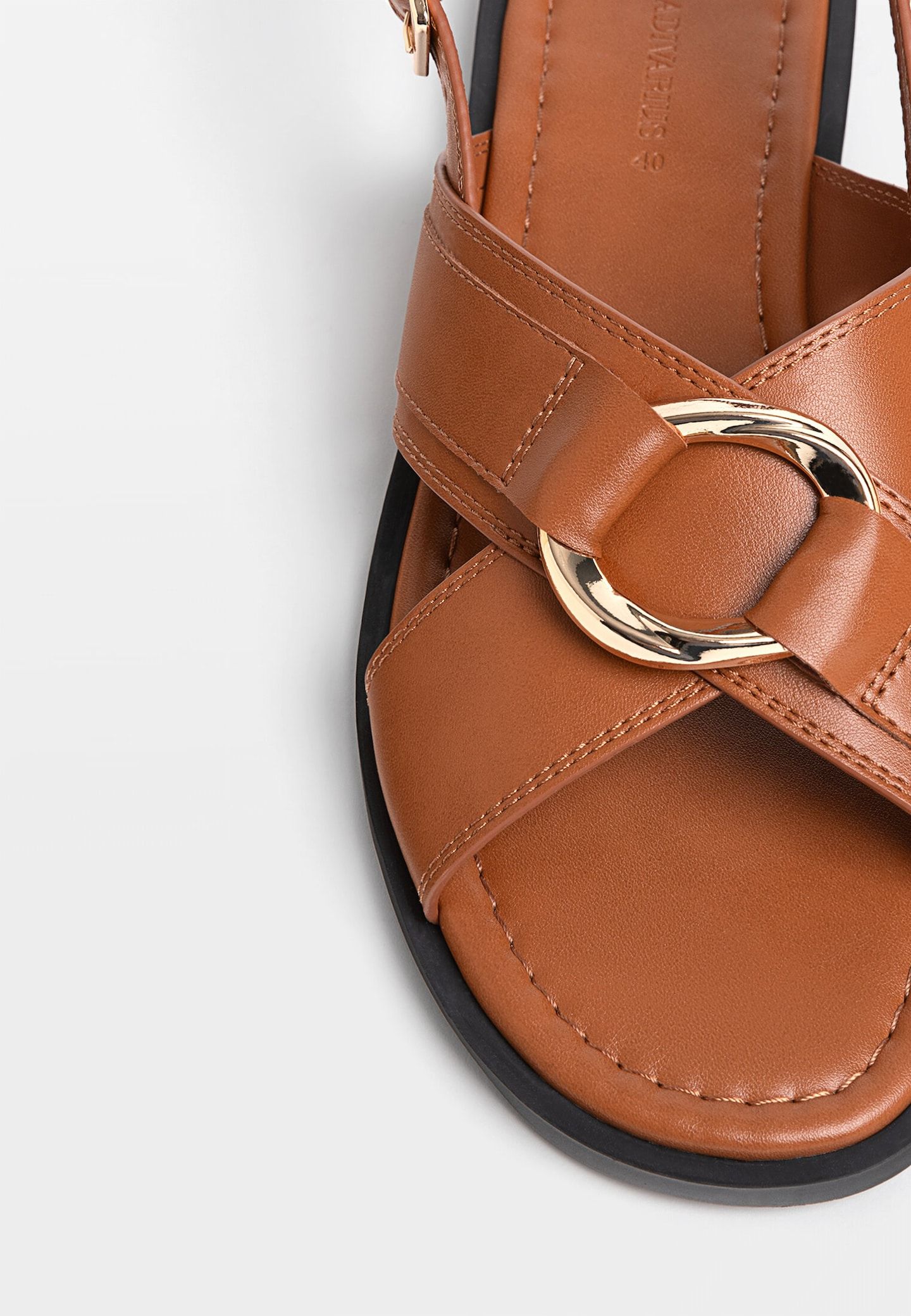 Flat sandals with buckle detail | Stradivarius (UK)