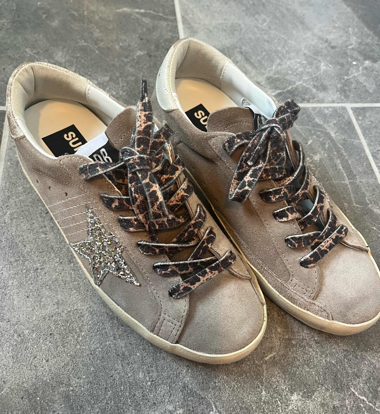 Glitter golden goose sneakers! 

#LTKshoecrush