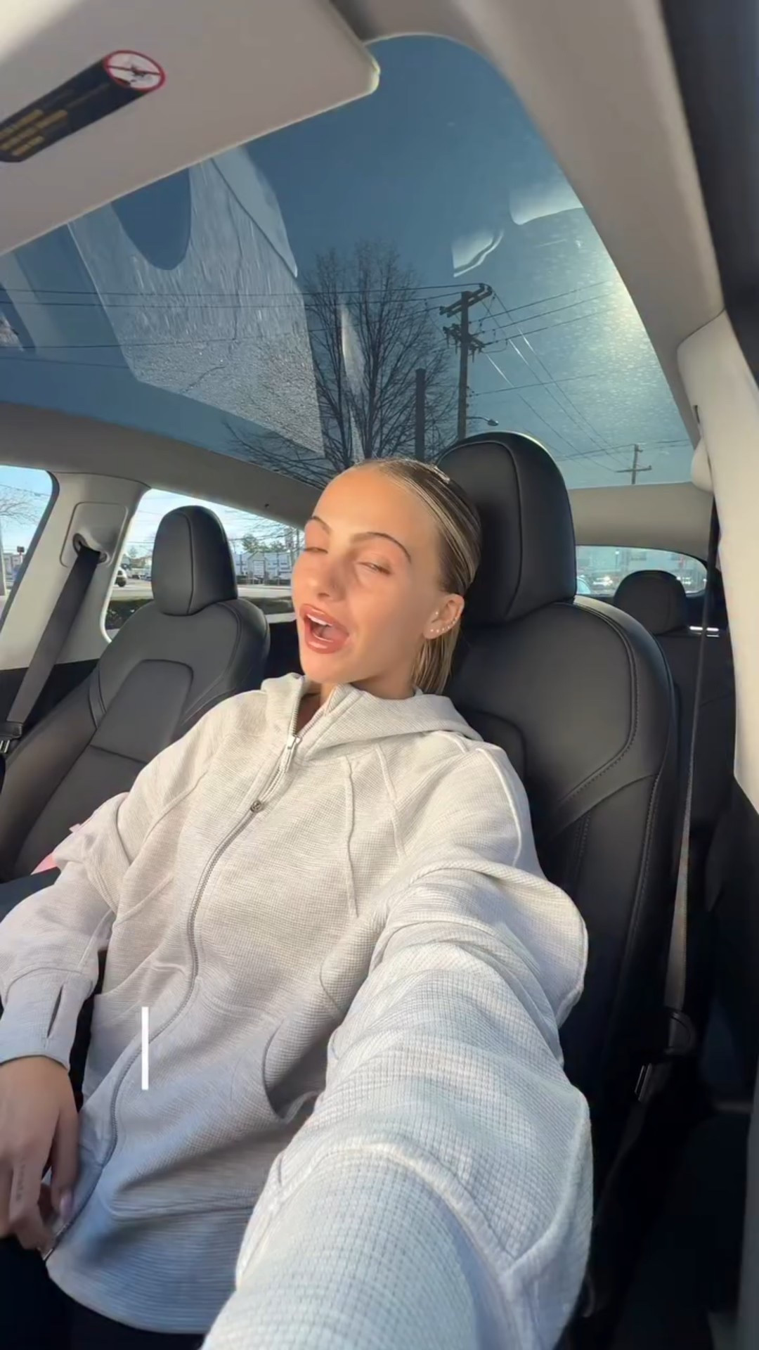 Vlogmas day 9!! ❤️🧚 boring, productive & stressful! @marissas_browbeautybar @glowupwithtori_ 🤍 #vlog #vlogmas #explore #reel #viral