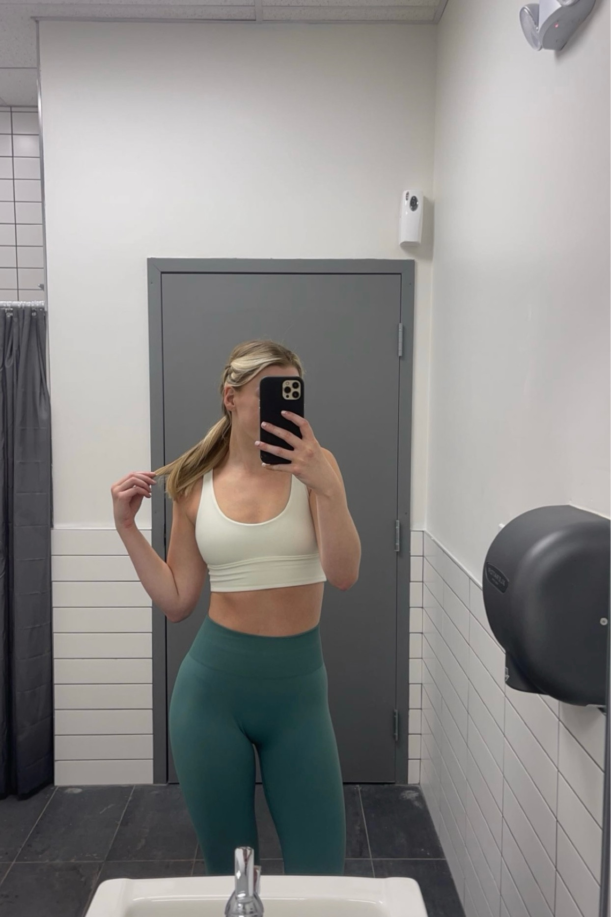 Gym outfit! Alphalete dupes

These leggings are the comfiest / most flattering leggings I’ve ever worked-out in. They have a barely noticeable scrunch (I hate when it’s super exaggerated) and super soft material. It also hugs the waist perfectly (waist cinching). 

The sports bra is lululemon and although they don’t make the rounded version anymore, they still sell a v-neck that’s equally flattering. 

#LTKgiftguide #LTKstyletip #LTKfitness