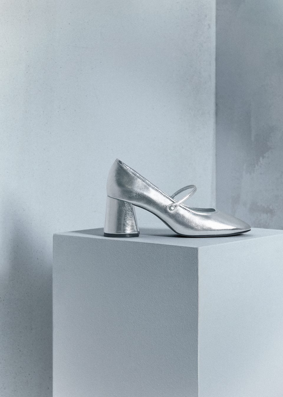 Metallic leather shoes | MANGO (US)