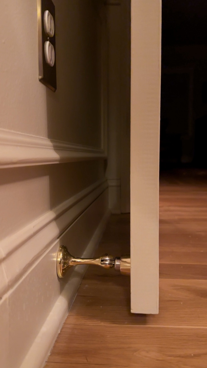 This magnetic door stopper just solved my biggest pet peeve 🚪✨

If you’re sick of doors slamming or bouncing off traditional stoppers, this is the easiest 5-minute upgrade. No tools, no drama — just a clean click every time the magnet catches (deeply satisfying).

It comes in brass, white, and black, so it actually looks intentional not like an afterthought.



#diy #interiordesign #homeupgrade #budgetdiy #amazonfinds