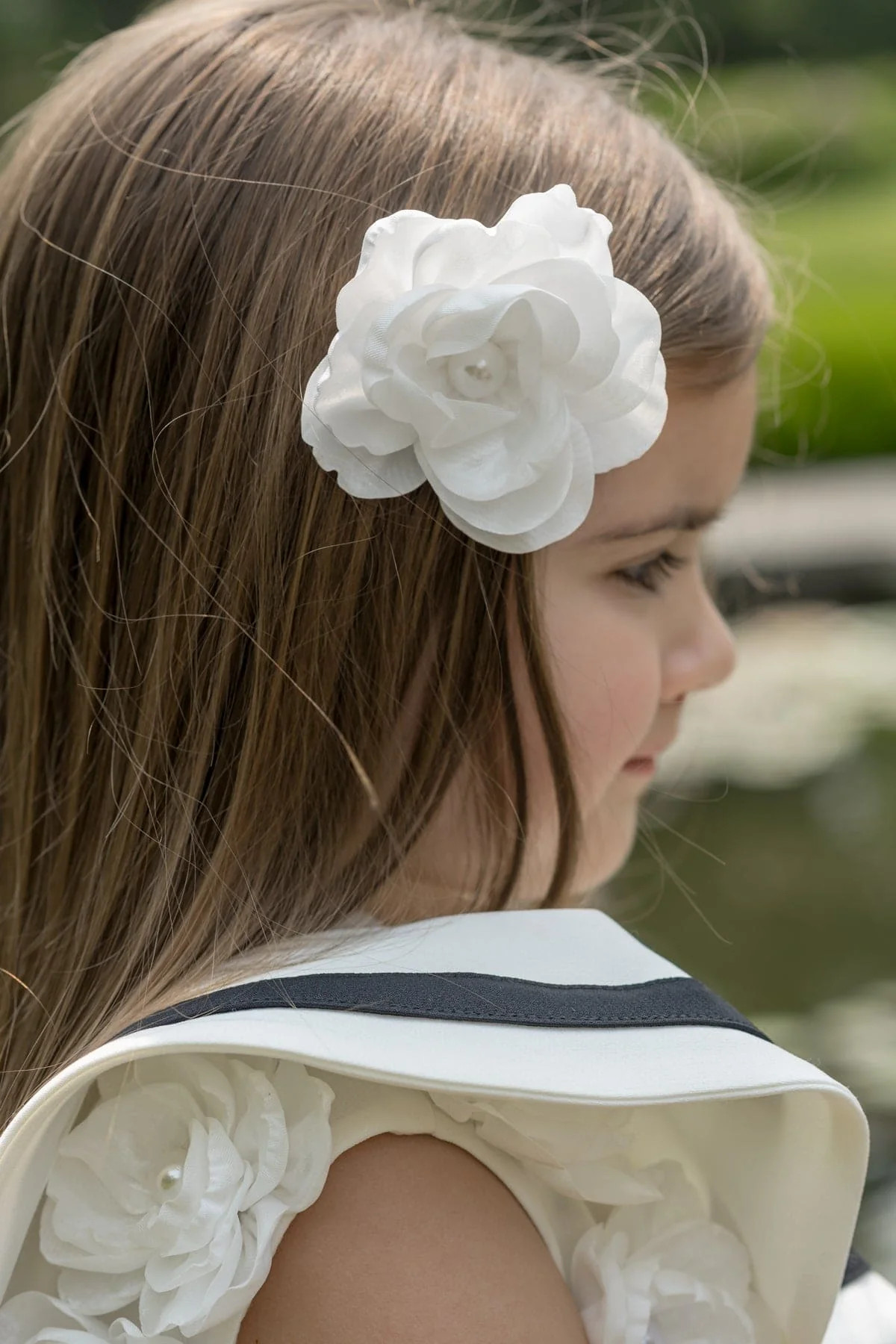 Alex White Flower Hair Clip | petite maison kids