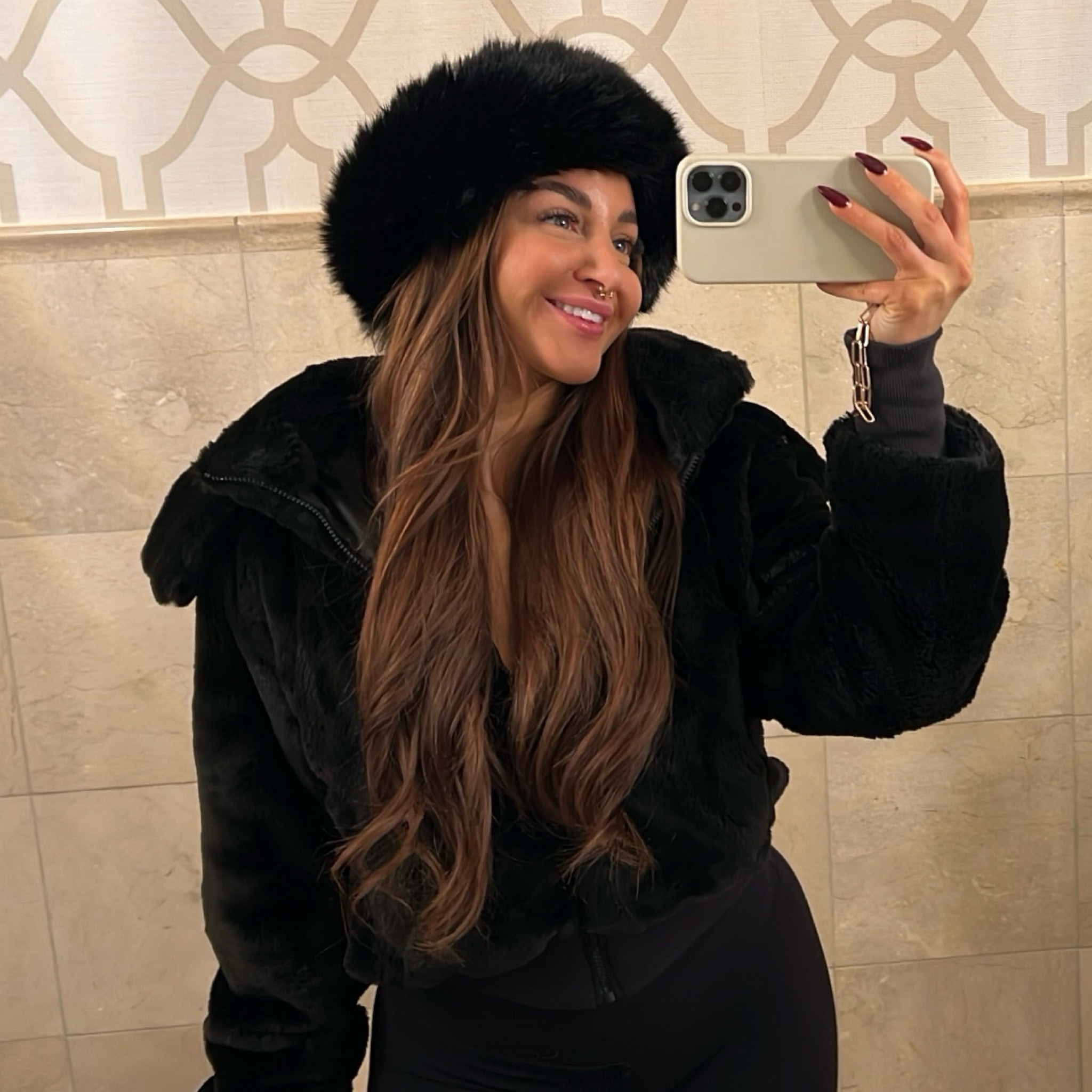 This fur headband from alo yoga is everything. 

#LTKHoliday #LTKStyleTip #LTKFindsUnder100