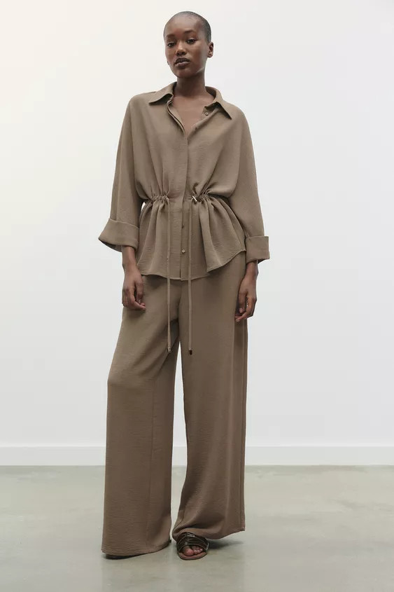 Flowy high-waisted pants with elastic waistband. Front pockets. Wide leg. | Zara US