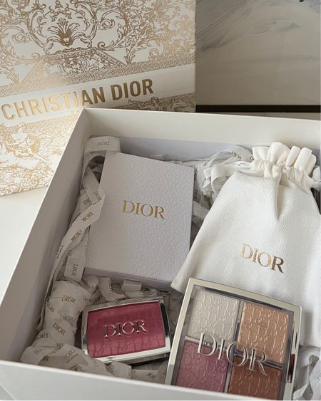 Perfect gifts for Valentine’s 💘 Code: “DIORCA23” for free Dior gifts

#LTKGiftGuide #LTKfindsunder100