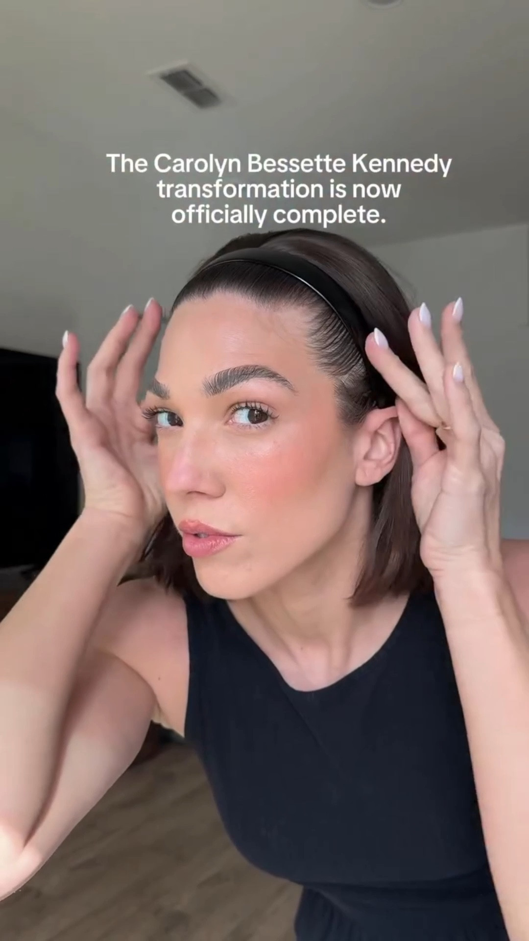 The real struggle was tracking down one of these headbands. 😅

#carolynbessettekennedy #carolynbessettestyle #cbk #shorthairideas #hairstyles