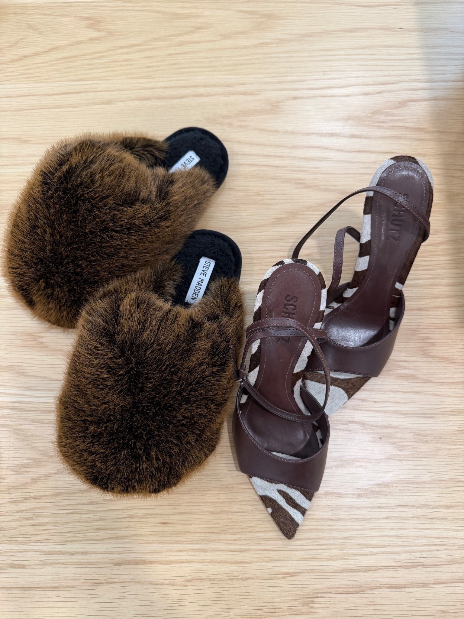 Effortless off-duty styling that balances comfort with polish. The structured moto jacket instantly elevates relaxed sweatpants, while the clean white tee keeps the look minimal and wearable. Finished with tonal accessories for a cohesive, everyday outfit you’ll reach for on repeat — perfect for running errands, casual meetups, or travel days when you still want to look put together.

Perfect for:
• Casual days out
• Travel outfits
• Running errands
• Weekend plans

📏 Sizing:
Jacket: Small  
Top: Small  
Bottoms: Small  

Measurements:
5’4” · 140 lbs · 36D · 27” waist · 40” hips

Neutral outfit inspiration, elevated casual style, everyday chic outfits, comfortable yet polished looks, effortless street style.

Follow me on Instagram and YouTube @kirasfashionfinds

Follow my LTK @kirasfashionfinds on the @shop.LTK app to view this post and get my exclusive app-only content!

#LTKgrwm #LTKootd